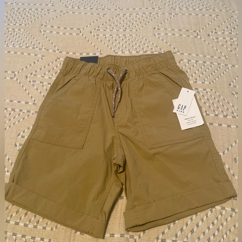 NWT Khaki Boy Shorts in Size Small (6-7)